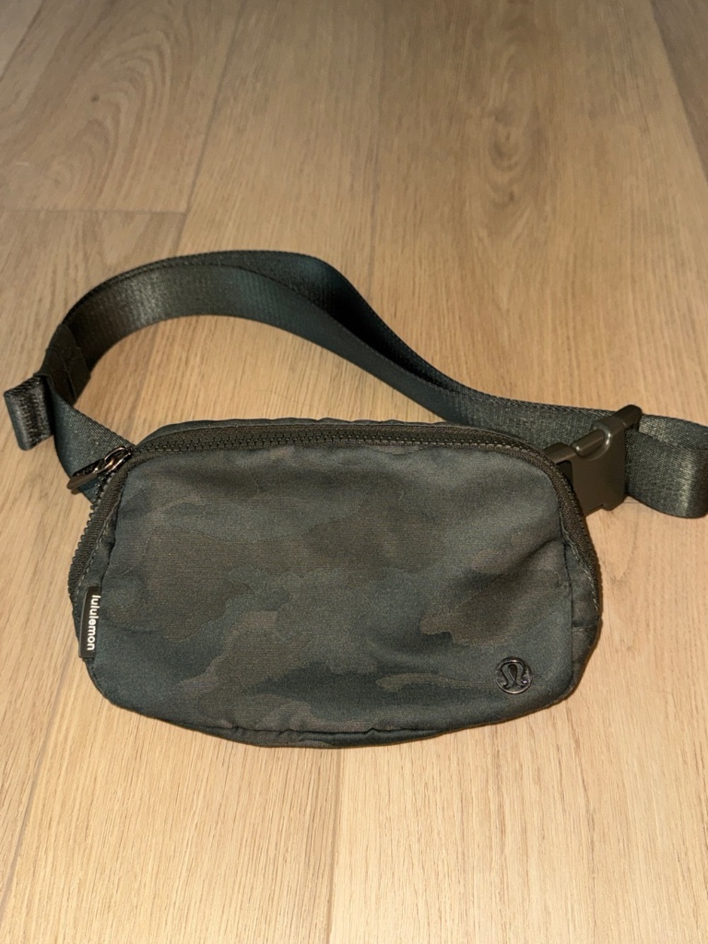 lululemon athletica Men's Black Camo Belt Bag